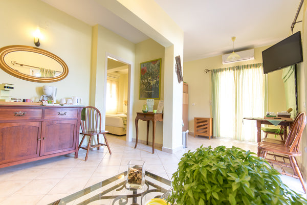Deluxe Apartment, *Master Bedroom, fully A/C, with Safe, Satellite Radio-TV, *Li  Myrties Boutique Apts-POTHA Apartment 45m2 SeaView Room in serviced apartment vacation rental 28280104
