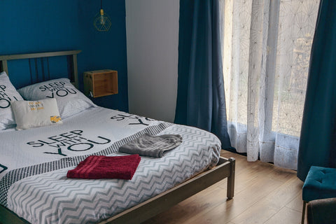 Hello.<br />We are a couple of boys who offer a room for rent in our house.<br / Mérignac, France Private room in Mérignac near the tramway. Private room in home vacation rental 45292484