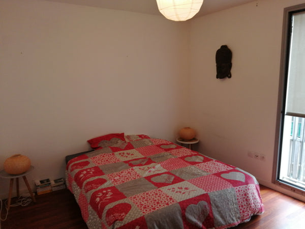 T2 neuf de 43 m 2, au 3ème étage d'une résidence sécurisée, calme,en face des qu Bordeaux, France Joli T2 dans résidence face aux quais de Bordeaux Entire condo vacation rental 42781805