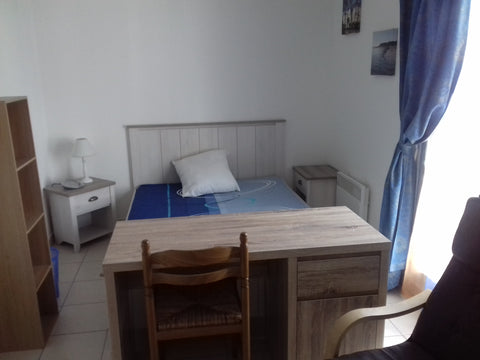 Chambre indépendante chez l'habitant, dans une maison où vit le propriétaire. Ac  Talence chambre dans duplex jardin piscine Private room in townhouse vacation rental 18719670