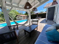 Cette maison familiale en bois est nichée dans un écrin de verdure, elle vous sé Saint-Médard-en-Jalles, France Maison familiale avec piscine chauffée Entire home vacation rental 20222776