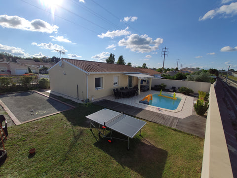 La maison se situe aux portes du Médoc face aux vignes à 20 min porte à porte vi Valbonne, France Villa familiale avec piscine / terrain de pétanque Entire villa vacation rental 53255337
