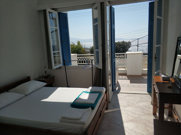 In this beautiful 1st floor seaview double bedroom apartment situated in the HEA Naxos, Greece Happynaxos Downtown Blue Seaview Apartment (5pax) Entire rental unit vacation rental 26684232