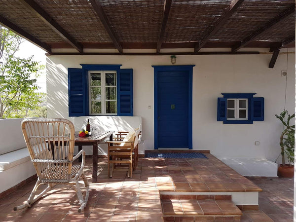Situaded on a big idyllic yard, this open space maisonette is perfect for famili Adamantas, Greece Sailor's House Cycladic home vacation rental 24768925