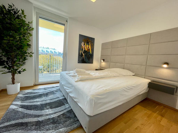 Schöne Zwei-Schlafzimmer-Wohnung mit Terrasse und Blick auf den Park. Vollmöblie Vienna, Austria SKY9 Two-Bedroom Apartment - Terrasse & Parkblick Entire rental unit vacation rental 711403756706481214