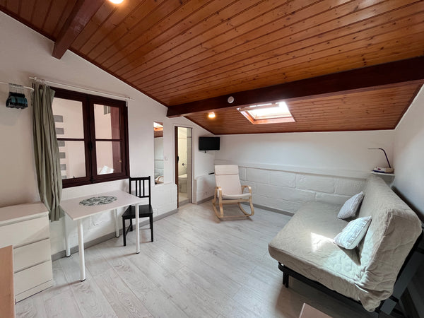 Have a wonderful stay in a studio 100% renovated with great care: comfortable an Talence, France Brand new Studio near Bordeaux Entire condo vacation rental 712359554925223967