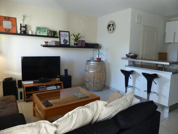 Appartement de charme avec 1 chambre et 1 canapé lit (bus en bas de la résidence Villenave-d'Ornon, France Appartement charmant 10min bordeaux Entire rental unit vacation rental 7914121