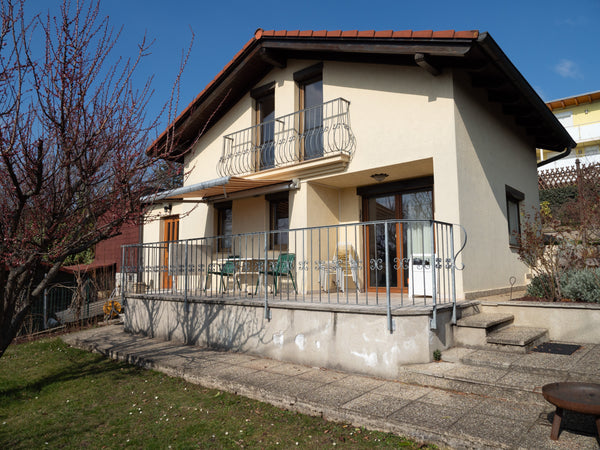 Kleingartenhaus mit 70m² in ruhiger Kleingartensiedlung. Zentrale Lage mit guter  Haus mit Garten in Wien Entire home vacation rental 563700789021960353