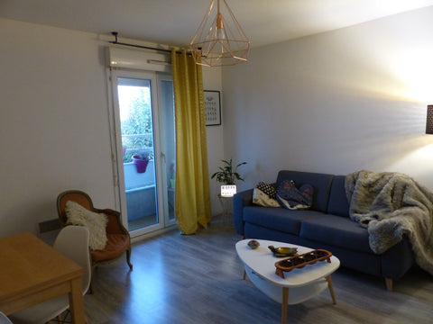 L'appartement est située sur les boulevards, près de toutes les commodités. Ains Bordeaux, France Appart' avec parking, proche gare et centre ville Entire rental unit vacation rental 18053127