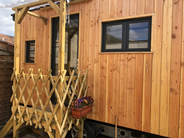 Jolie tiny house de 12m2 installée au fond de notre jardin, composée:<br />d'une Pessac, France Le Camper Fun Tiny House! Entire guesthouse vacation rental 48904595