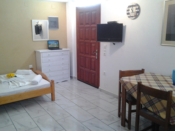 Studio for two brand new construction, 200 meters from Logaras Beach,.<br /><br  Athens, Greece COZY STUDIO For 2 person,200m from Logaras Beach,. Entire rental unit vacation rental 17485317
