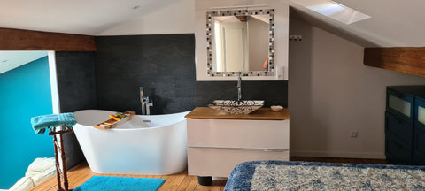 Grande chambre appartement  au 2ème et dernier étage d'une maison bordelaise en  Bordeaux, France Chambre de 32m2 avec sdb , salon et bureau privés Private room in townhouse vacation rental 44881750