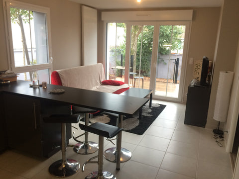Mon logement est proche de la rocade ainsi que du tram B. Vous apprécierez mon l Bordeaux, France Grand T2 avec jardin style moderne Entire rental unit vacation rental 17103057