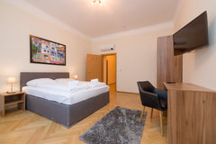 Entspanne dich mit der ganzen Familie in dieser friedlichen Unterkunft. Vienna, Austria Schönbrunn Apt Top 9 Entire rental unit vacation rental 572908861177726690