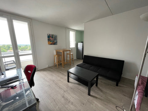 Lumineux Fonctionnel Étage élevé sans vis à vis exposé sud. Près des transports  Bordeaux, France Gradignan : Appartement avec vue dégagée plein sud Entire rental unit vacation rental 43064098