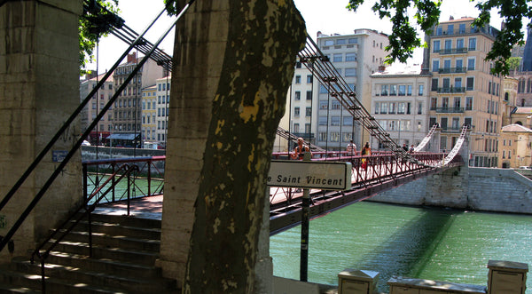 L'appartment est idealment localisé sur le Quai de la Saone, devant on a Vieux L Lyon, France Appartment by the river! Entire condo vacation rental 19762064