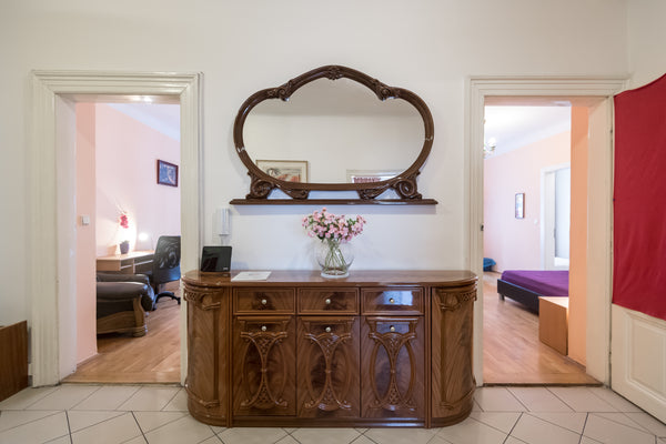 City center apartment with plenty of light! Quiet area, close to all attractions Prague, Czechia Peter's Square Apartment 🧡💛💚 Entire rental unit vacation rental 23429206