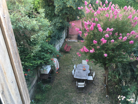 Dans une rue très calme. Chambre avec un grand lit à l'étage d'une échoppe tradi Bordeaux, France Centre ch salle eau privée maison avec jardin Private room in home vacation rental 21613797