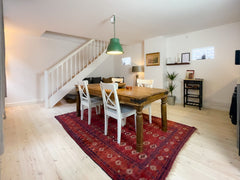 Forkæl jer selv i denne lille perle.<br />Nyrenoveret lejlighed i en gammel ejen Hellerup, Denmark Smuk 2 etagers lejlighed i den ældste del af Kbh. Entire condo vacation rental 52809189