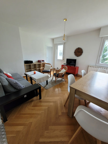 Venez loger dans cet appartement pouvant accueillir jusqu'à 8 voyageurs. Ce loge  Appartement familiale à deux pas de Bordeaux Entire rental unit vacation rental 624436108769515898