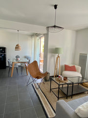 Bel appartement de 50m2 avec terrasse et parking privé au cœur du quartier Basti Nouvelle-Aquitaine, France Bel appartement quartier Bastide Entire rental unit vacation rental 723750046482846586