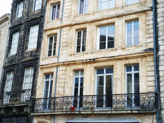 Découvrez les grands volumes et la vue imprenable de cet appartement au cœur de  Bordeaux, France Appart 90m² vue Basilique au cœur de Bordeaux Entire rental unit vacation rental 38099772