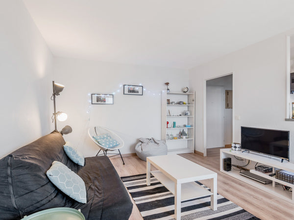 Located near Bordeaux, this apartment can accommodate up to 4 people. You will h Paris, France Modern apartment in Bordeaux - W274 Entire rental unit vacation rental 23411569