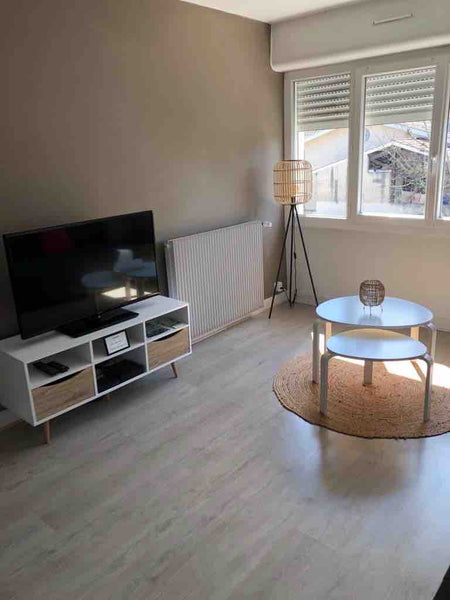 Studio de 25 m2 au 2 ème étage situé dans une résidence calme et sécurisée sans   Studio 25 m2 dans résidence avec parking privé Entire rental unit vacation rental 52755517