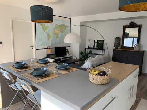 Situé dans un quartier en pleine rénovation, ce logement calme, agréable, lumine Bordeaux, France Appartement avec loggia privative Entire rental unit vacation rental 32947285