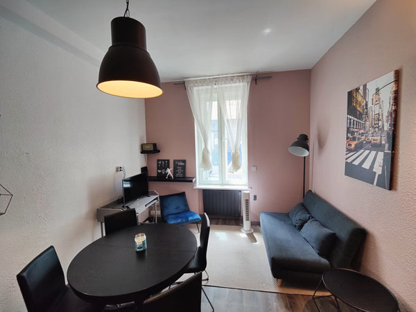 A brand new apartment with a typical Bordeaux architecture room with access to a Bordeaux, France Room with patio - Near downtown, bus & tram Private room in rental unit vacation rental 675049286824382794