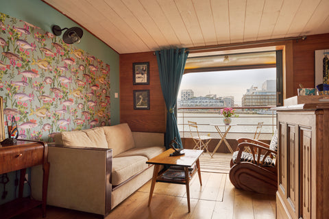 La péniche propose 4 duplex de charme. Chacun dispose en bas d'une chambre clima Bordeaux, France Suite 1930 sur péniche à Bordeaux. Calme, confort. Entire rental unit vacation rental 27216286