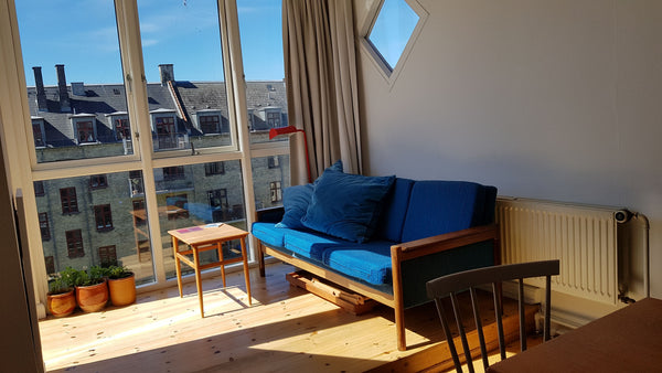 Dejlig lys lejlighed på 65 m2 med stor altan i roligt kvarter. Gode bad - og køk Frederiksberg, Denmark Charmerende lejlighed m. sydvendt karnap og altan. Entire rental unit vacation rental 37643000