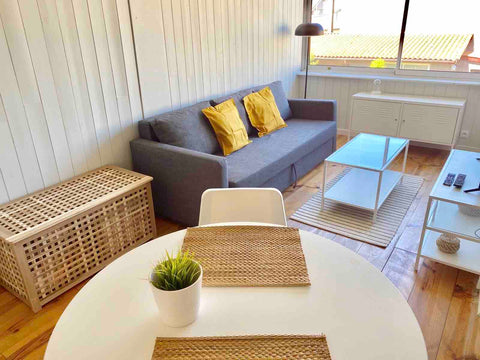Superbe T1  dans un petit immeuble situé à deux pas du centre de Talence, du tra Talence, France Superbe studio rénové au pied du tram B Entire rental unit vacation rental 48669898