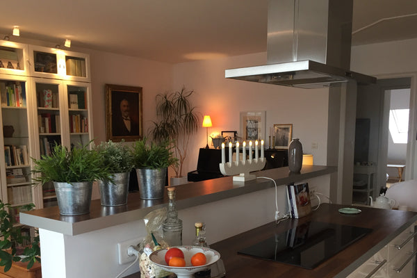 Située dans un quartier calme de Bordeaux proche de tous commerces et à 5 min de Bordeaux, France Chambre cosy dans appartement lumineux Private room in rental unit vacation rental 17524040