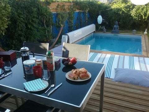 Maison de 130m2 rénovée en 2016, jolie piscine exposée plein sud.<br />Chambre l Bordeaux, France Chambre avec accès piscine et petit déjeuner Private room in home vacation rental 19124979