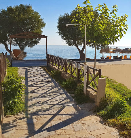 Akti Galinis offers budget accommodation directly on Kalyves sea shore and withi  One Bedroom Apartment on THE BEACH Entire rental unit vacation rental 47073560