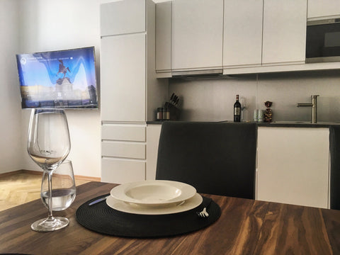 65" CURVED SAMSUNG SMART TV + NETFLIX provided + HIGHSPEED INTERNET and WIFI + a Vienna, Austria Modern and newly renovated flat Entire rental unit vacation rental 18148659