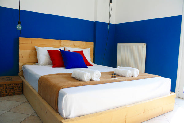 Wonderful penthouse, with TWO SPACIOUS BEDROOMS, 10 minutes from the city center Heraklion, Greece Penthouse 10' to the beach and the city center Entire rental unit vacation rental 25321280