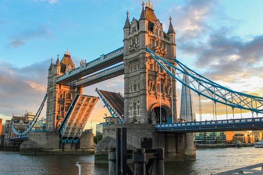 London Tour with Spanish Speaking Guide to Tower of London and River Thames Private Tours and Travel Guide Europe London CITY London Destination Tour