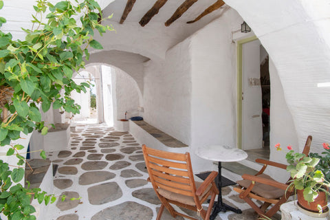 A bright and shiny apartment, hidden within the traditional alleys of the old to Paros, Greece Traditional stonebuilt house Entire home vacation rental 44448349