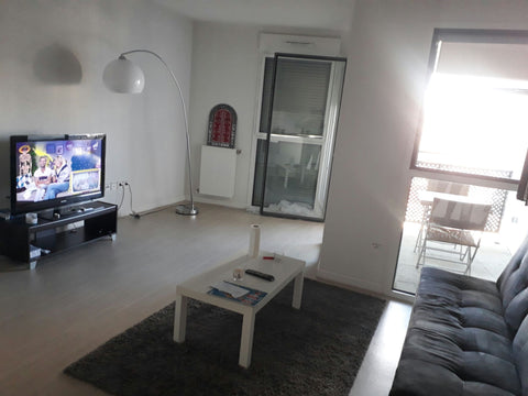 Logement entier simple mais spacieux situé tout près des bassins à flots et de l  Appartement bassins à flots Entire condo vacation rental 20947025