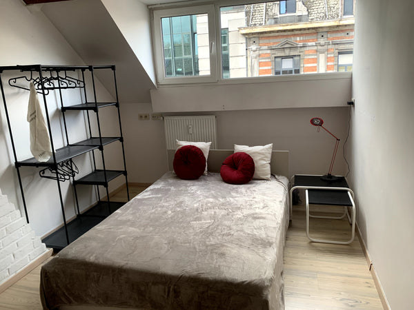 Three bedroom duplex apartment. Ghent, Belgium Duplex Penthouse with Patio Entire serviced apartment vacation rental 664284552632303739