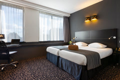 This 35 m2 studio can accommodate 1 to 2 people and is equipped with two single   Studio Confort proche centre Bruxelles Room in hotel vacation rental 588097642184371361