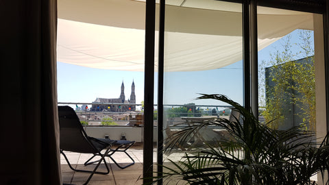 Duplex  moderne  et traversant de 90m² (+30m² de terrasse) avec une vue magnifiq Bordeaux, France Superbe T3 avec vue centre ville proche gare Bdx Entire condo vacation rental 24420486