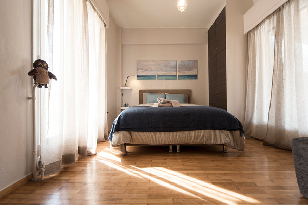 This small penthouse boasts a BIG verandah, with views of Athens.<br />The lates Johannesburg South, Gauteng, South Africa EL GRECO bright,airy penthouse in trendy Petralona Entire rental unit vacation rental 42513864