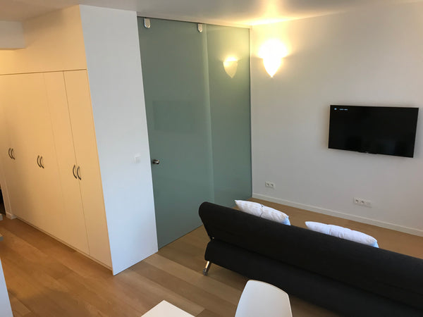 Extremely quiet studio. 4 minutes walking to the council in the European Distric Barcelona, Spain Renovated studio in the EU quarter Entire rental unit vacation rental 23972941