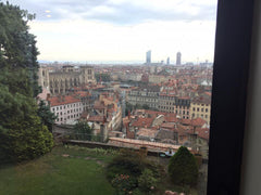 Studio entièrement refait, magnifique vue sur Lyon, a 5 minutes du metro St Jean Lyon, France Studio atypique dominant le vieux Lyon Entire rental unit vacation rental 19989827