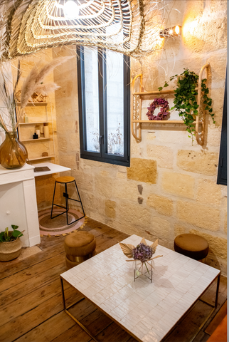 Located in the quartier des Chartrons area. Notre Dame street - full of independ  Cœur des Chartrons : rue Notre Dame, cosy aptment Entire rental unit vacation rental 52285079