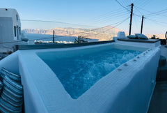 Marann cave provide hot tub which is shared with other two people.<br /><br />Ma Karterados, Greece Marann Cave Superior double Private room in rental unit vacation rental 37424457