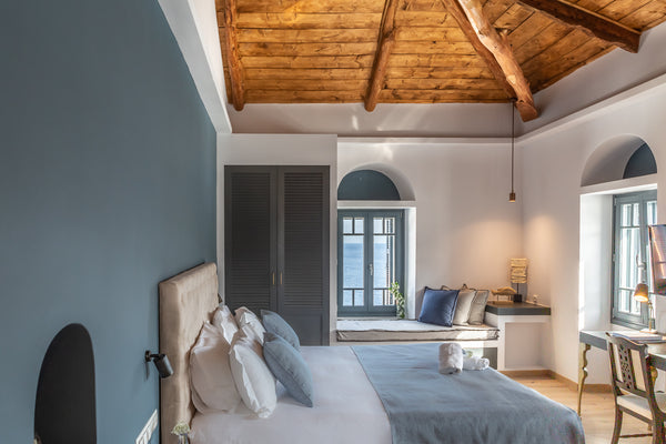 With a breathtaking view, on the northernmost side of the mansion, on the most p Greece Camara Suites - Ceto Suite Room in aparthotel vacation rental 40578366